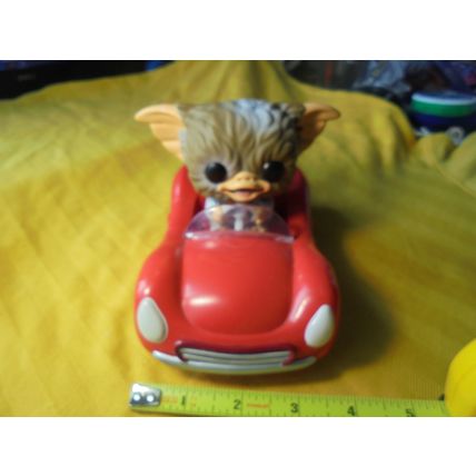 Funko Pop Hot Topic EXCLUSIVE! GREMLINS - GIZMO In Red Corvette!! #71 ! $25.00