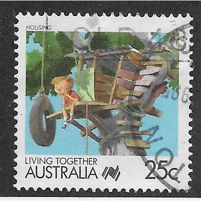 AUS 1988 25c 'LIVING TOGETHER - HOUSING' FINE USED (EBID67-163)