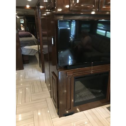 2018 American Coach Revolution 42P