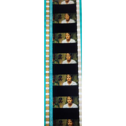 Pk GEB -D - MIX - Gb 051Y . 1 STRIP OF 5 - 35MM FILM CELLS. ( NOES )