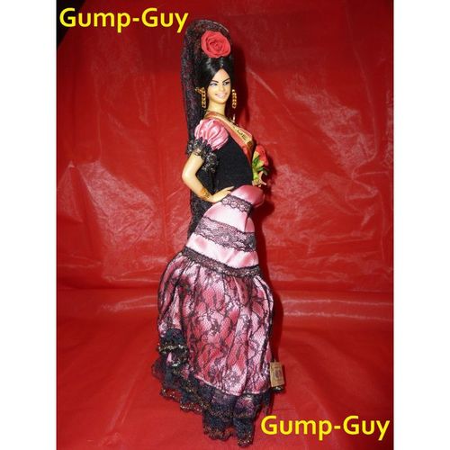 Doll Miss Spain Beauty Queen holding flowers bouquet Spanish maja de espana
