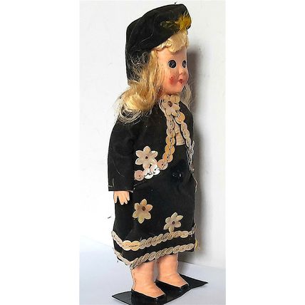 ALINA ** DOLL - E. EUROPEAN in TRADITIONAL DRESS - dark brown - 17 cm VERY GOOD