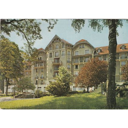 Allevard Les Bains L'Hotel Splendide France Postcard posted 1974 crease