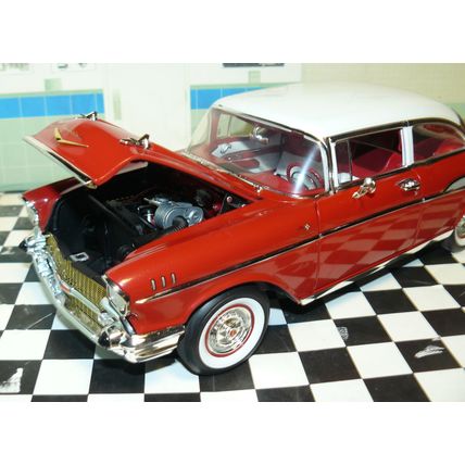 1/18 ( IB 74 ) Acme Nice Car 1957 Chevrolet Bel Air red and white 1 of 174 , in