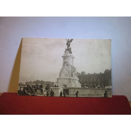 QUEEN VICTORIA MEMORIAL, LONDON used antique postcard 1918 pm =