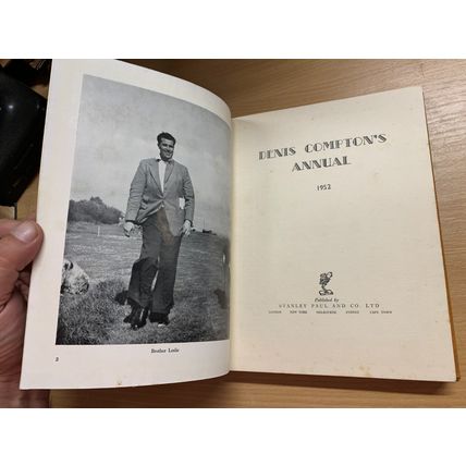 1952 "DENIS COMPTON'S ANNUAL 1952" ILLUSTRATED CRICKET HARDBACK BOOK (P4)