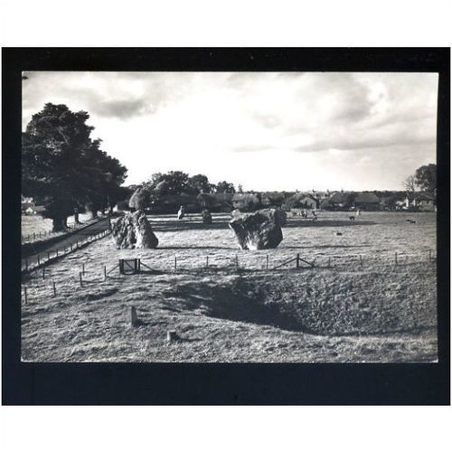 Wiltshire AVEBURY South Entrance Postcard by Ministry of Works (4)