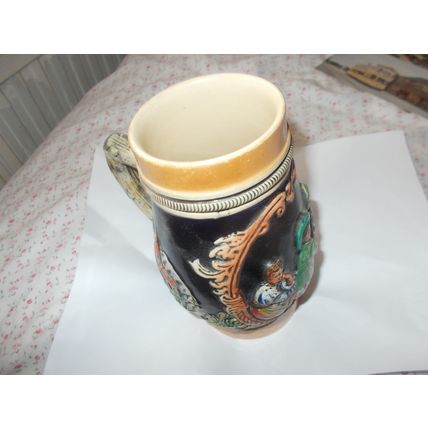 WEST GERMAN BEER JUG/STEINE DEPICTING DRINKERS (12/02)