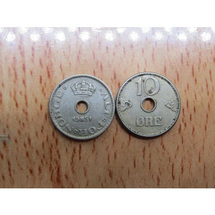 Norway 1951 10 Ore (holed) Coin