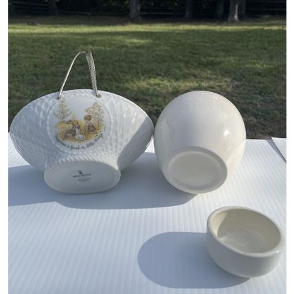VTG HOLLY HOBBIE PORCELAIN BASKET W/ WIRE HANDLE & CERAMIC JAR W/LID -SUNFLOWERS