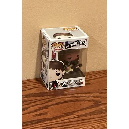 Funko Pop! Rocks: Sex Pistols - Steve Jones #32 Limited Figure (Box & Protector)