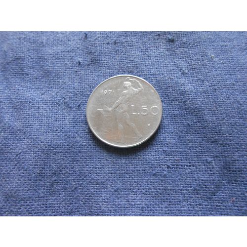 1971 ITALY 50 LIRE COIN.