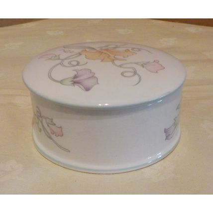 Ceramic Lidded Trinket Pot by Saddler Sweet Pea (approx 9.5cm dia x 4cm high)
