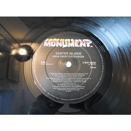 LP. 1978.KRIS KRISTOFFERSON. EASTER ISLAND. SMNT 86056.LYRIC SHEET.NEAR MINT