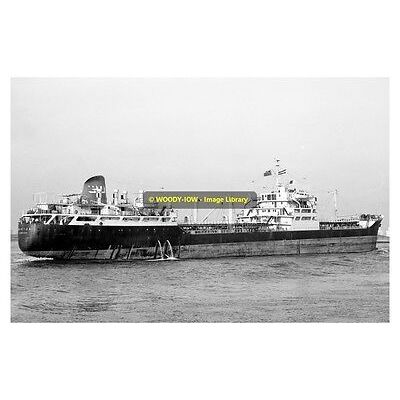 mc2809 - UK Oil Tanker - Mantua , built 1960 - photo 6x4