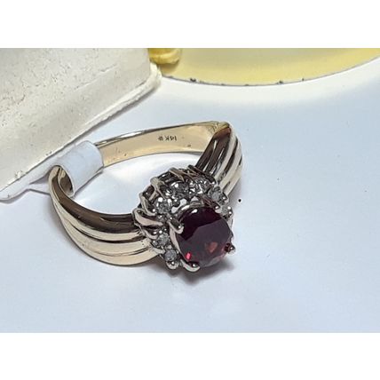 Estate .90ctw Natural Oval Garnet/Diamond offset Halo 14Kt 5.2g Y/Gold Ring20362