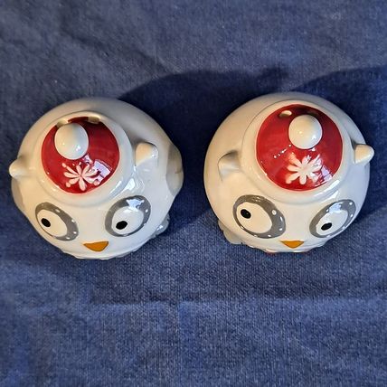3 Christmas Nauvoo House OWL BOWLS & SALT PEPPER Shaker Set Cereal Dishes Cerami