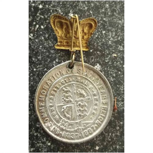 British Queen Victoria Jubilee Medal + Crown 1897 Great Britain & Commonwealth