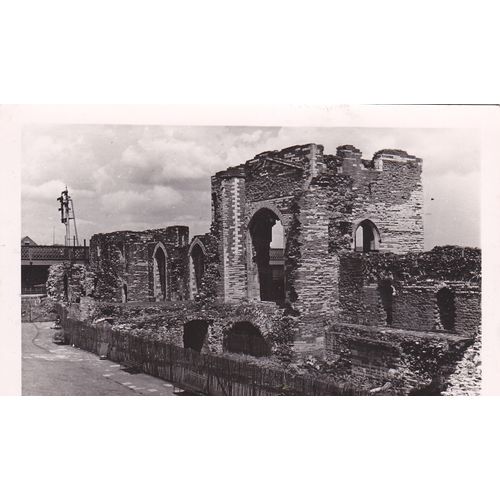 Newport Castle Pembrokeshire Postcard (PEM76700)