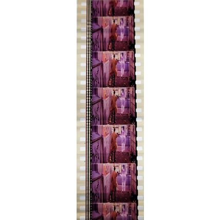 Pk DAU - B - MIX - e 0121Q . - 1 STRIP OF 5 - 35MM FILM CELLS. ( )
