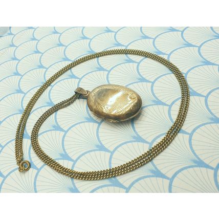 Vintage Large Brass Coloured Metal Etched Design Locket Pendant Necklace