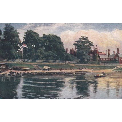 E322 HAMPTON COURT PALACE FROM THE RIVER