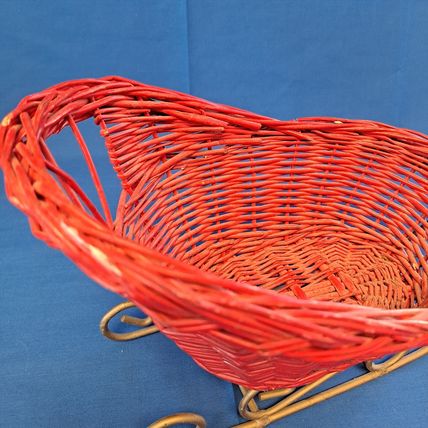 WICKER Metal Christmas SANTA SLEIGH Sled Woven Decor Tabletop Candy Bowl Basket