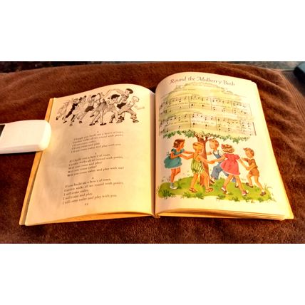 Old Vintage Original Little Golden Book Singing Games (E) Fifth Edition 1947