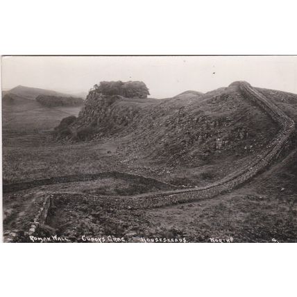 B942 HOUSESTEADS -ROMAN WALL, CUDDYS CRAG. RP POSTCARD