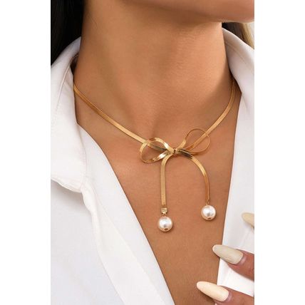 Gold Pearly Bow Collarbone Necklace