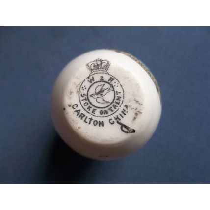 TAMWORTH COAT OF ARMS CARLTON CHINA CRESTED WARE SMALL BULBOUS VASE