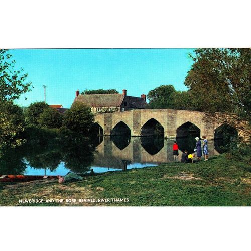 Colour Postcard - New Bridge & The Rose Revived Inn, Witney, Oxfordshire