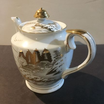 Kutani (KUT 295) Hand-Painted Gold on White Teapot & Lid