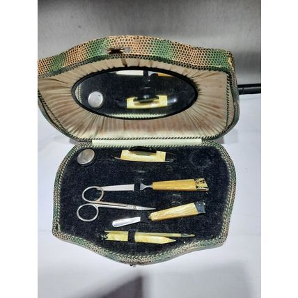 VINTAGE 1950'S 8 PIECE MANICURE SET