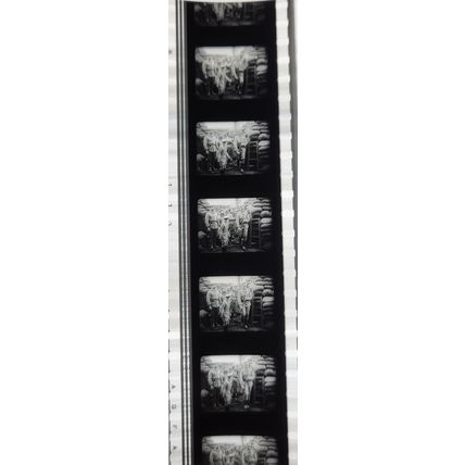 Pk GEB - S - MIX - E 0106b . 1 STRIP OF 5 - 35MM FILM CELLS. ( SHOULDER ARMS )