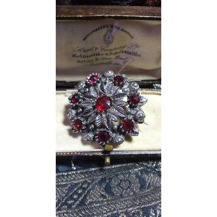 VINTAGE 1970-s Large Pewter Silvertone & Red Rhinestone Floral Cluster BROOCH.