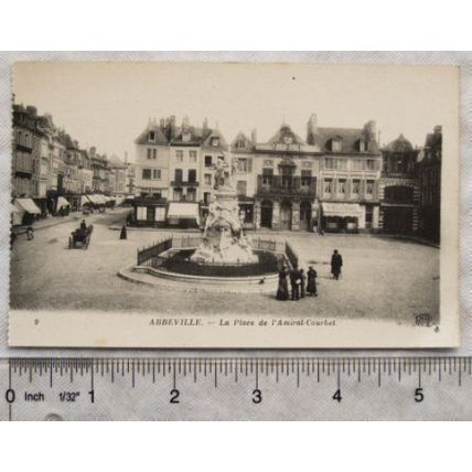 vintage postcard Abbeyville - La Place de l'Amiral Courbet