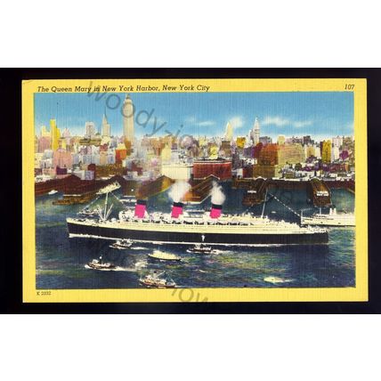 LS2664 - Cunard Liner - Queen Mary - built 1936 - in New York Harbour - postcard