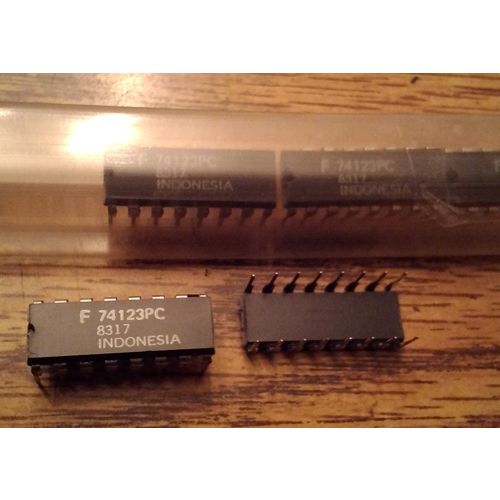 Lot of 6: Fairchild 74123PC