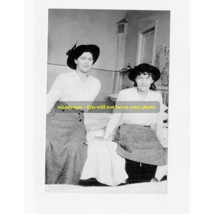 mm374 - Grand Duchesses Maria & Anastasia Romanov in hospital - print 6x4