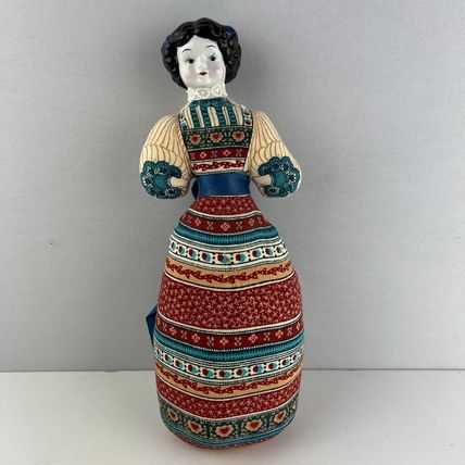 AVON - American Heirloom 11" Doll