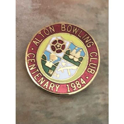 Alton bowling club centenary 1984 bowling bowls badge