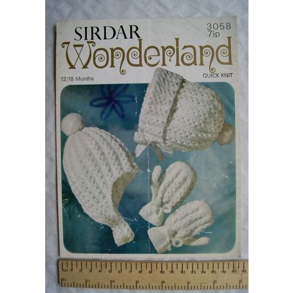 Vintage: Sirdar 2058 bonnet, helmet and mittens, QK, 12-18 months