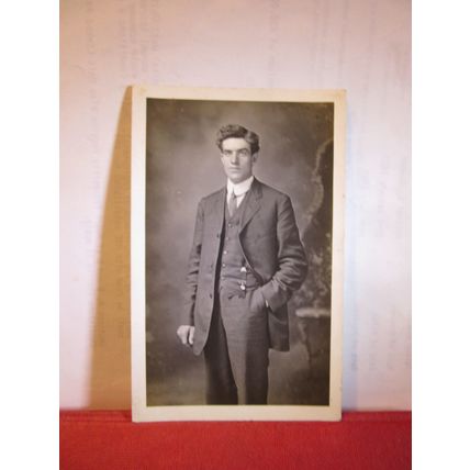 UNKNOWN MAN in OAKLAND, OHIO in 1910 antique portrait photograph postcard =