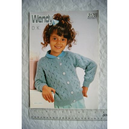 Vintage: Wendy 3176 girl's cardigan, DK, 22-32 inch, 56-81 cm