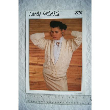 Vintage: Wendy 3319 lady's double-breasted jacket, DK, 30-40 inch, 76-102 cm