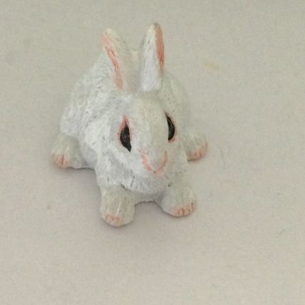 Rabbit White - sitting 1:12th Dolls House Miniature