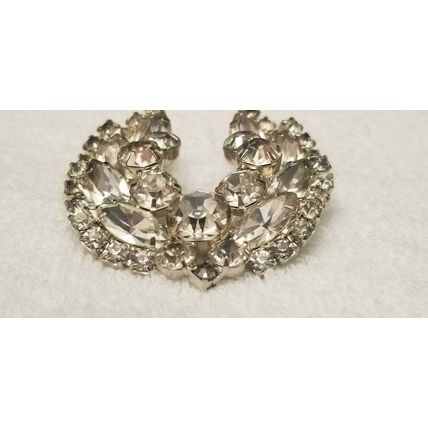 Vintage Silver Tone Rhinestone Wreath Brooch