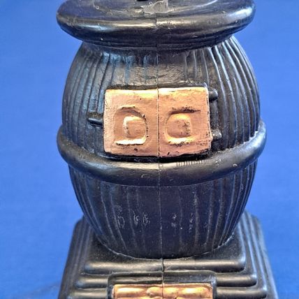 Vintage POT BELLY STOVE Salt & Pepper Shaker Set 3 3/4" Plastoc Wood Oven Spice