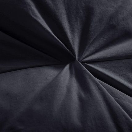 Luxurious Goose down Feather Fiber Comforter, Exquisite Pinch Pleat Design, Blac